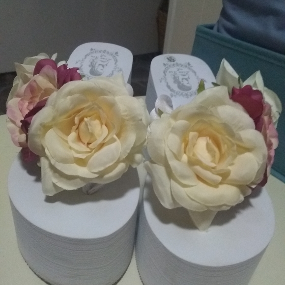 💐SUPER HIGH UNIQUE FLORAL PLATFORMS NWOB - Picture 7 of 11